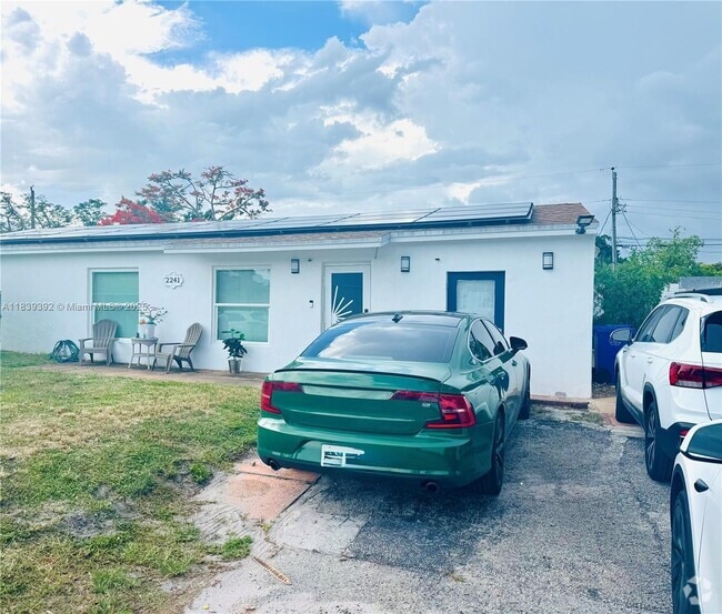 Building Photo - 2241 SW 43rd Ave Rental