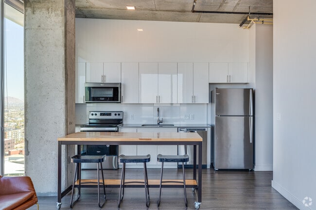 3BR, 3BA - 1.226SF