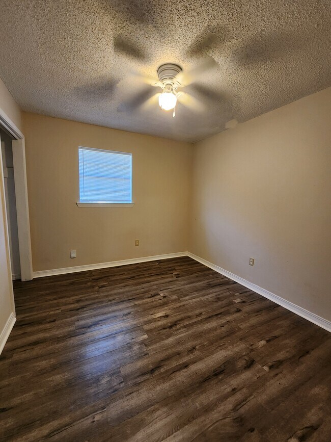 2131 Woodside Dr