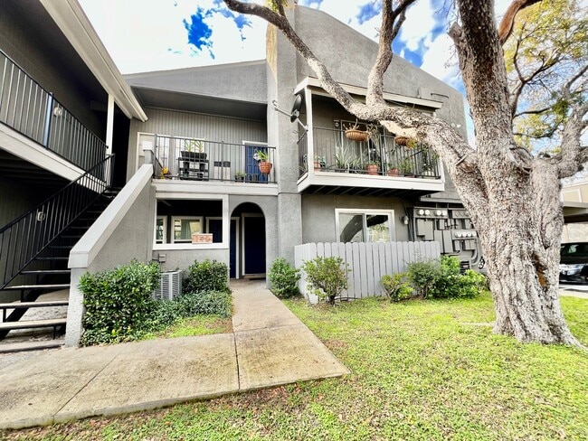 Building Photo - 6081 Milton St Unit 140
