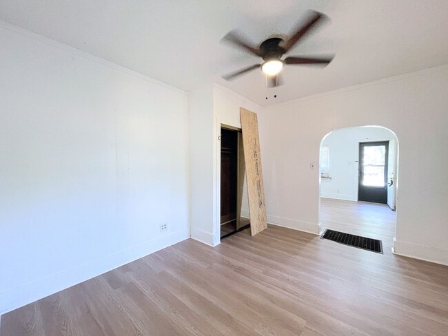 Photo - 315 W 7th Ave