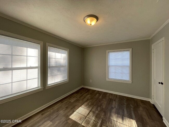 Photo - 1010 W 12th Ct