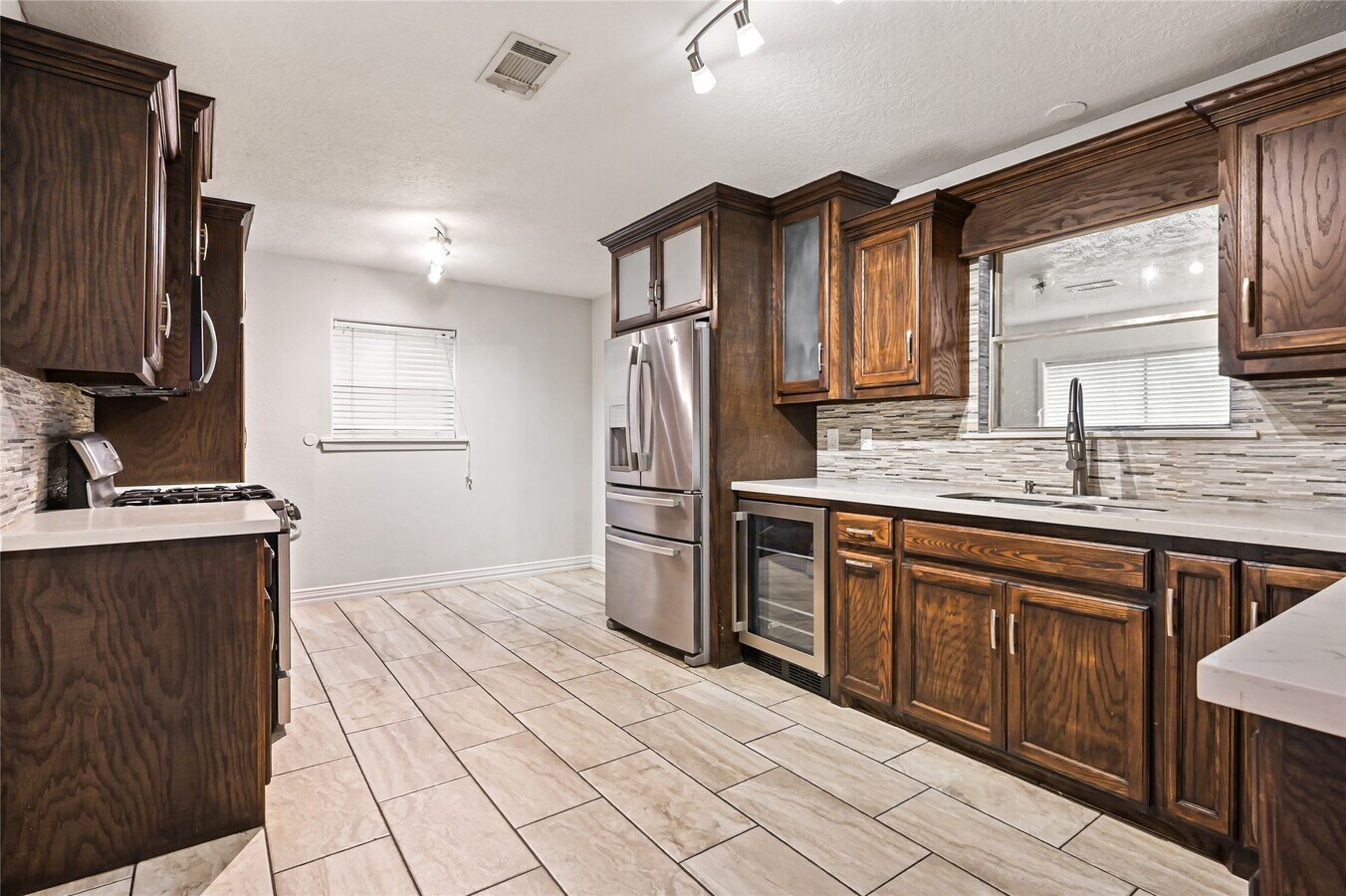 Photo - 1503 Leneva Ln
