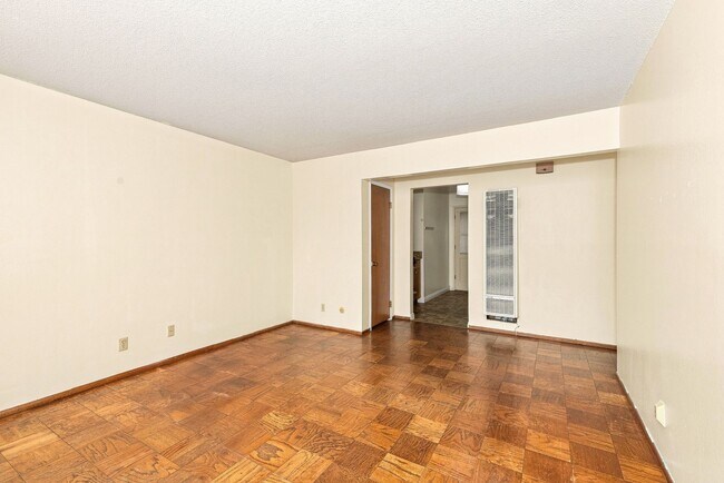 2727 McGee Ave Unidad 2729 McGee Ave