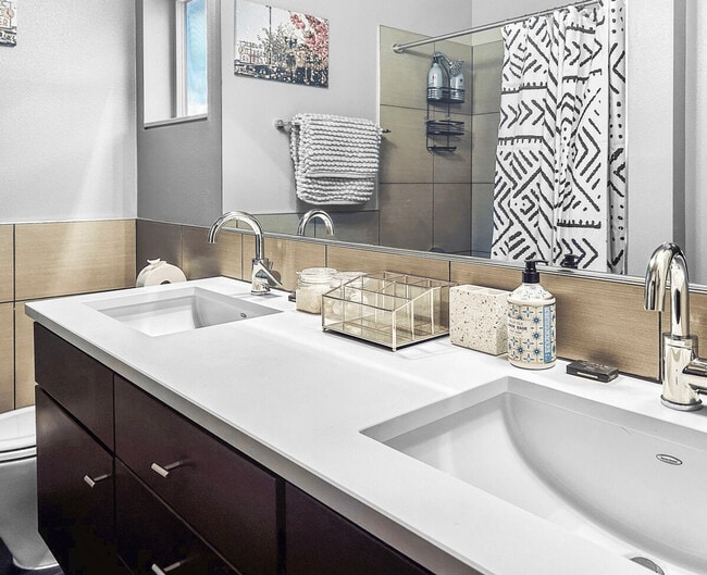 Photo - 2445A 55th Ave SW Unidad SI ID1054557P