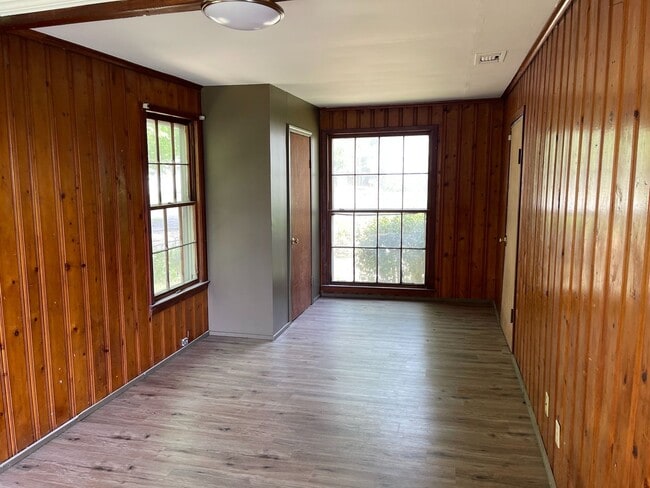 Photo - 2741 Essex St