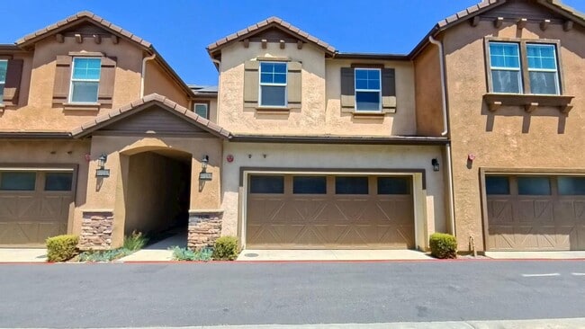 Building Photo - Beautiful Temecula Townhome | 3 Bedrooms | Prime Location | Move-In Ready!
