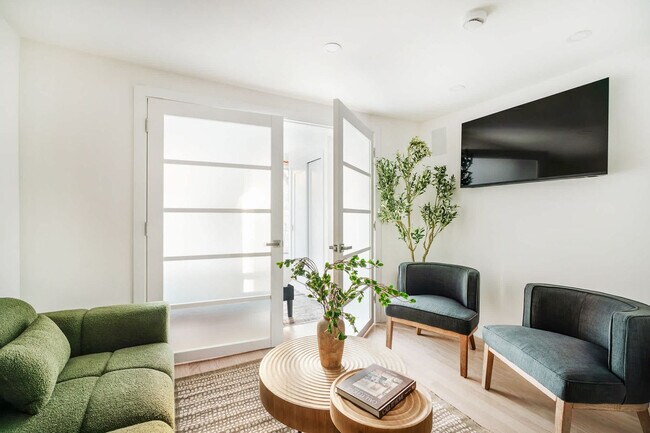 335 E 22nd St Unit SI ID1356853P