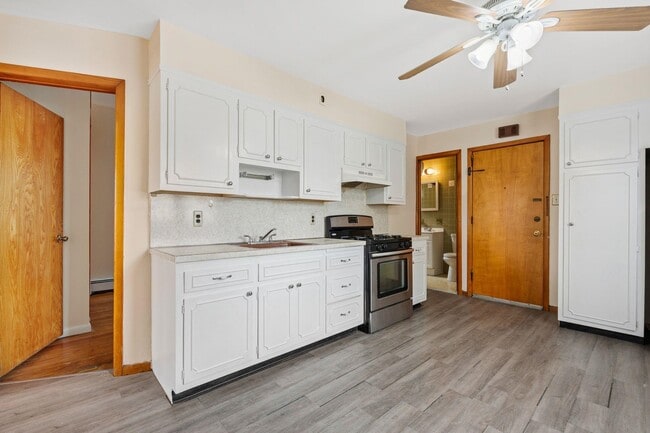 Photo - 39 W 51st St Unit 3