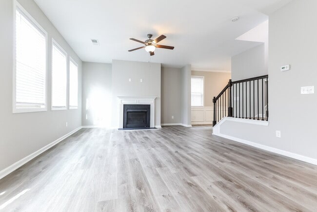 Photo - 2427 Oakleaf Cir