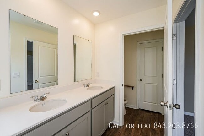 Photo - 472 Cedarview Rd