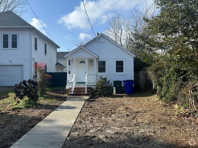 Building Photo - Charming Renovated 1-Bedroom Bungalow in O... Rental