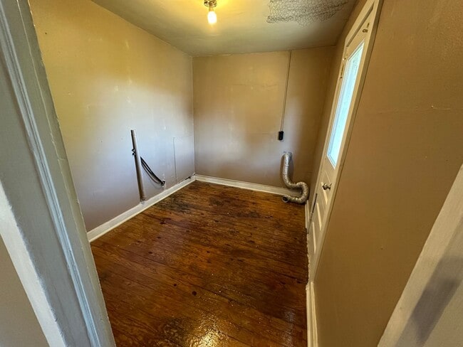 Photo - 15 York St Unit Upper Apartment
