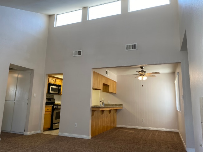 Photo - 500 White Ln