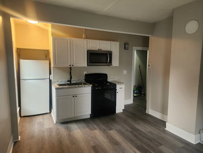 223 Baker St Unit 3
