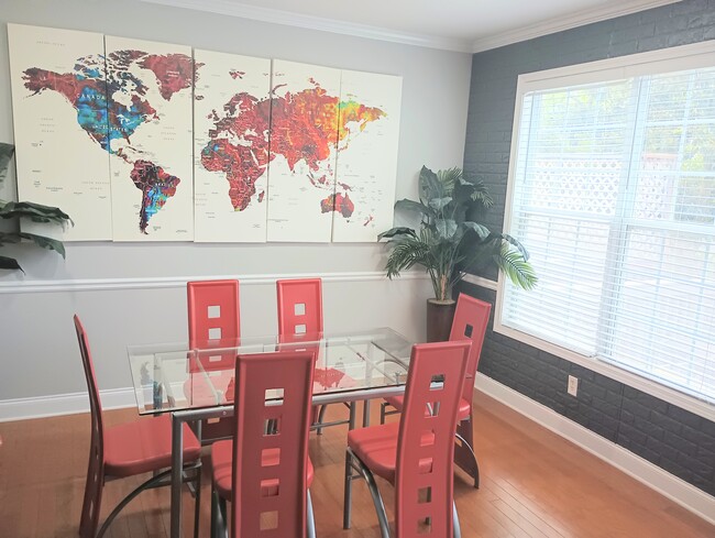 Photo - 436 Williamson St SE