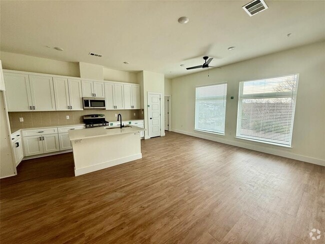 Building Photo - 1811 Webberville Rd Unit 1307 Rental