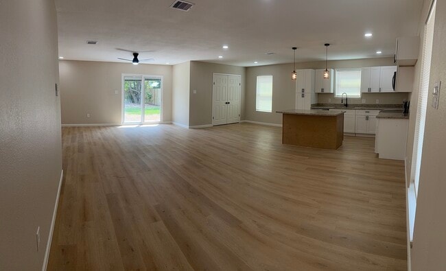 Photo - 1407 W Donovan St