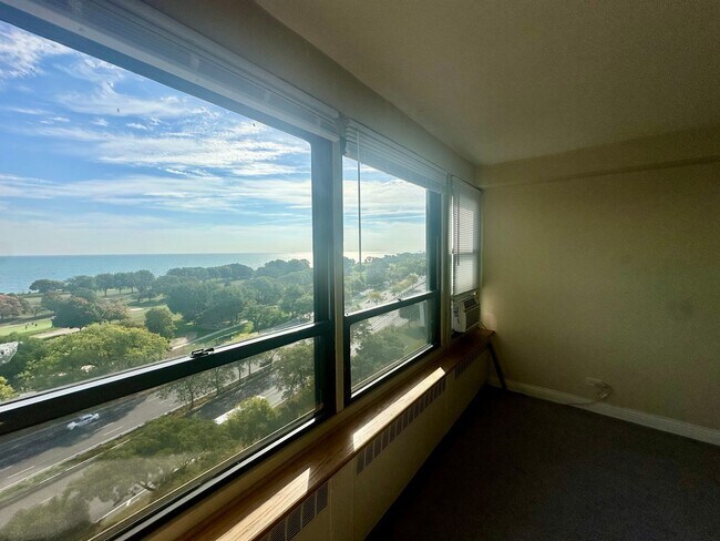 Photo - 4180 N Marine Dr Unit 1406