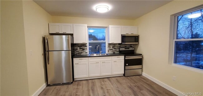 Building Photo - 18 Wood Ave Unit 2L