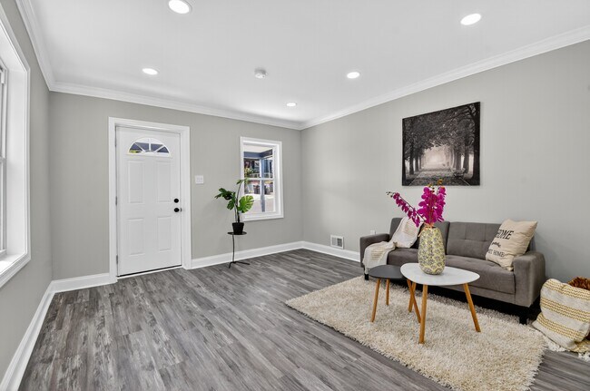 Photo - 4212 Byers St