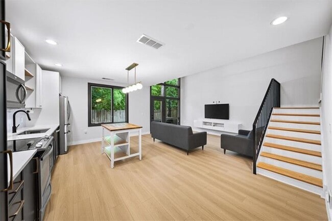 Photo - 1364 Rietveld Row NW