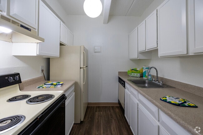 1 BR, 1 BA 753SF