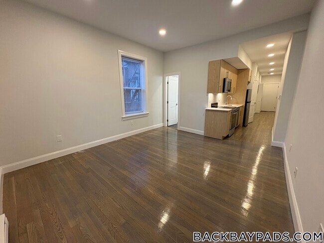 Photo - 529 Beacon St Unidad 15