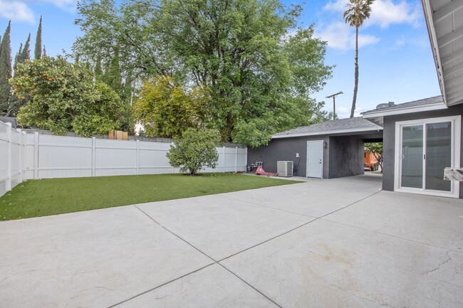 Building Photo - 22650 Sherman Way Rental