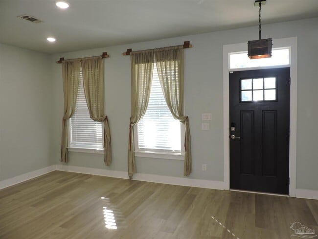 Photo - 1058 W Brainerd St