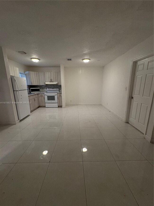 Photo - 3901 NW 9th Ave Unit 10