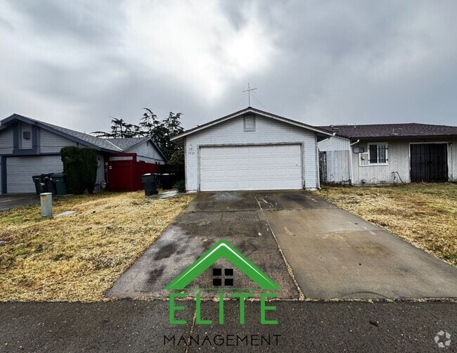 Building Photo - **Spacious 3-Bedroom Condo with 2-Car Gara...