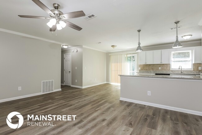 Photo - 374 Scott Blvd