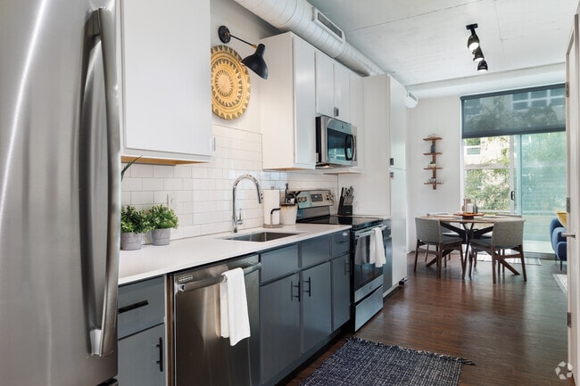 1BR, 1BA - 745SF - PERSHING - Kitchen