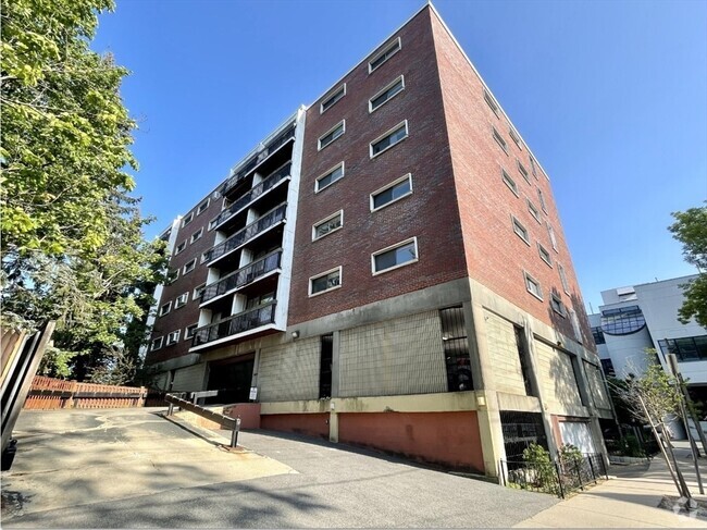 Building Photo - 1643 Cambridge St Unit 21 Rental