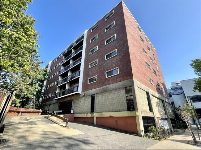 Photo - 1643 Cambridge St Condo Unit 21