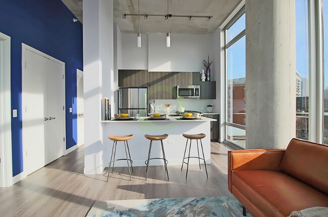 Photo - 717 N Milwaukee Ave