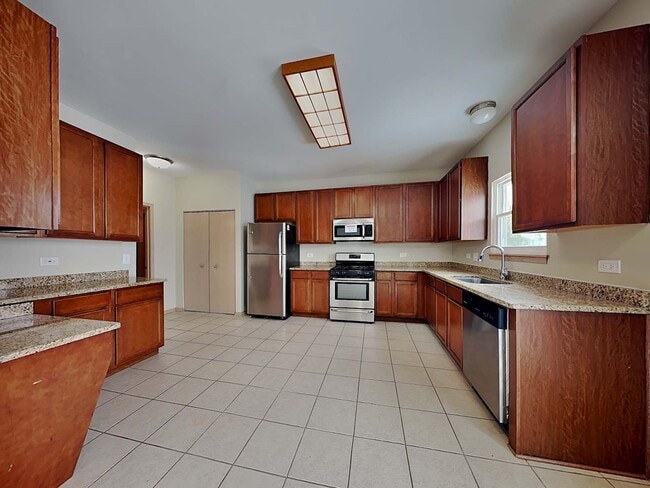 Photo - 322 Clarewood Cir