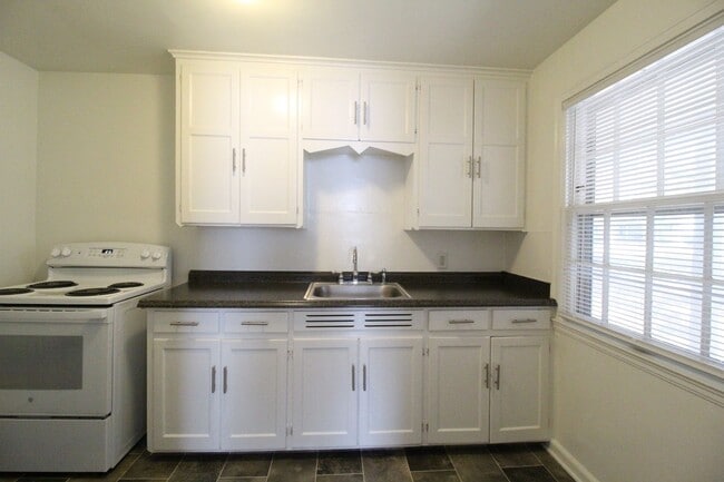 Photo - February FREE On This 1 Bedroom 1 Bath Duplex in Navy Hill Area in Olathe