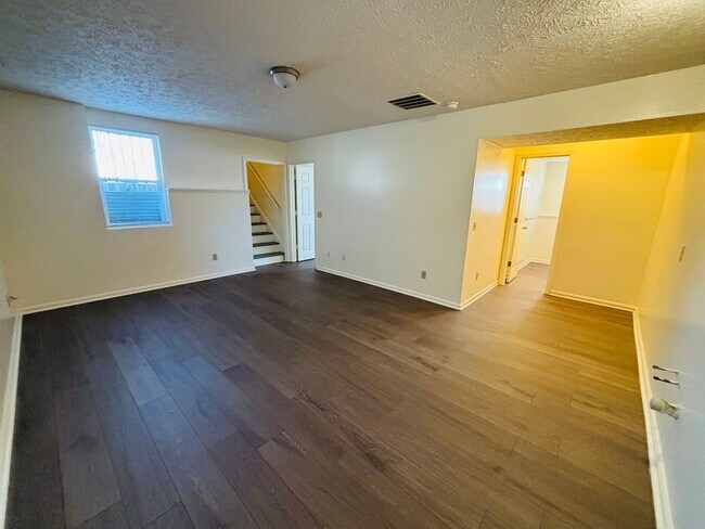 Photo - 310 Wakeman Ct NE