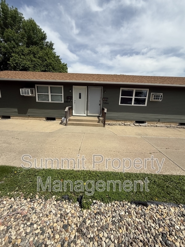 Building Photo - 3303 S Holly Ave