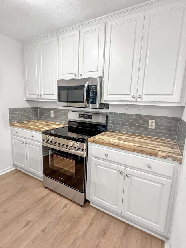 Photo - Beautiful End-Unit Townhome Available Immediately