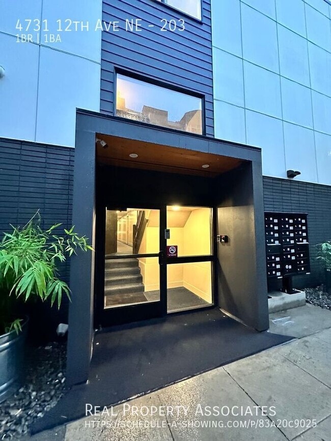Building Photo - 4731 12th Ave NE Unit 203