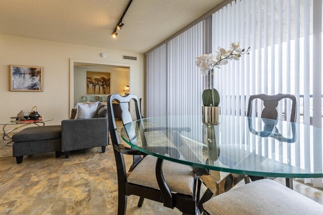 Photo - 700 E 9th St Unit 13F