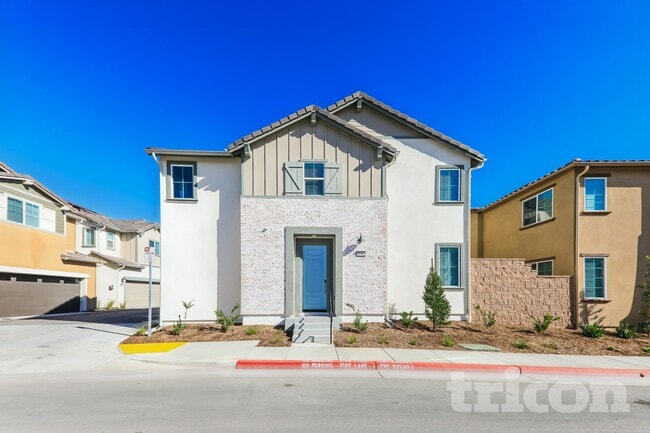 Building Photo - 31582 Dwight Dr