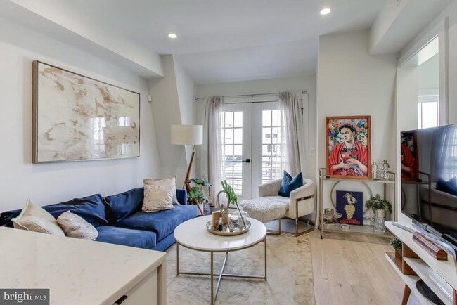 Photo - 1011 18th St NE Unit 8