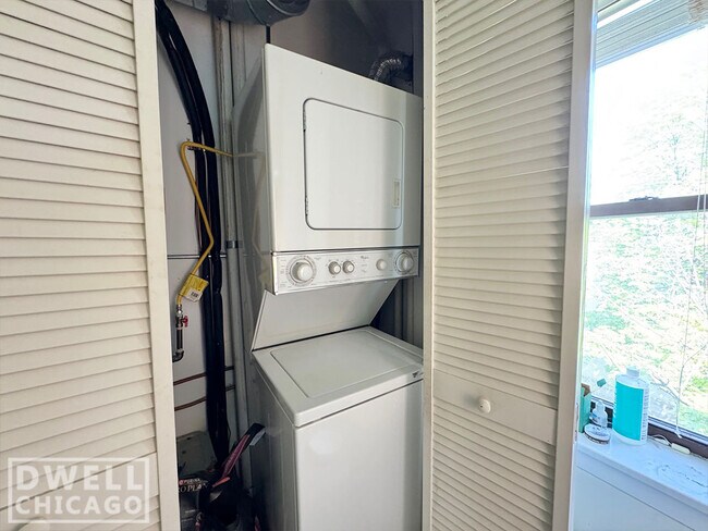 Photo - 3315 N Lakewood Ave Unit 1