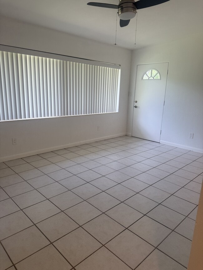 Photo - 8 E Evans St