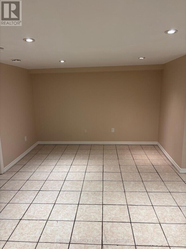 Photo - 970 Avenue Rd