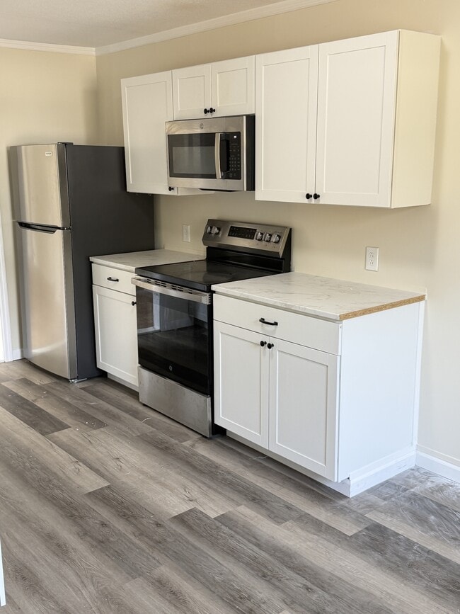 Building Photo - 551 N Lee Ave